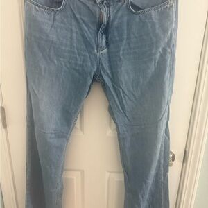 Tommy Bahama Men's Relaxed Light Blue Jeans